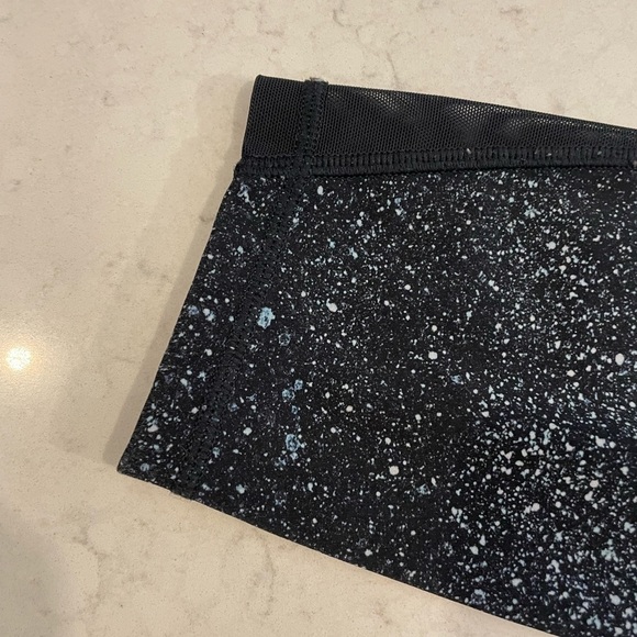 HIGH rise lulu size 6 with mesh tight - Picture 4 of 14